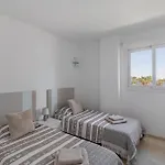 New With Sea View And Pool 아파트