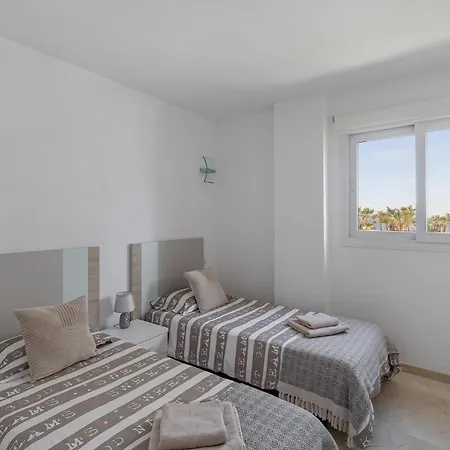 New With Sea View And Pool Apartament